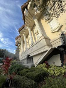 Things to do in Orlando - WonderWorks upside-down house